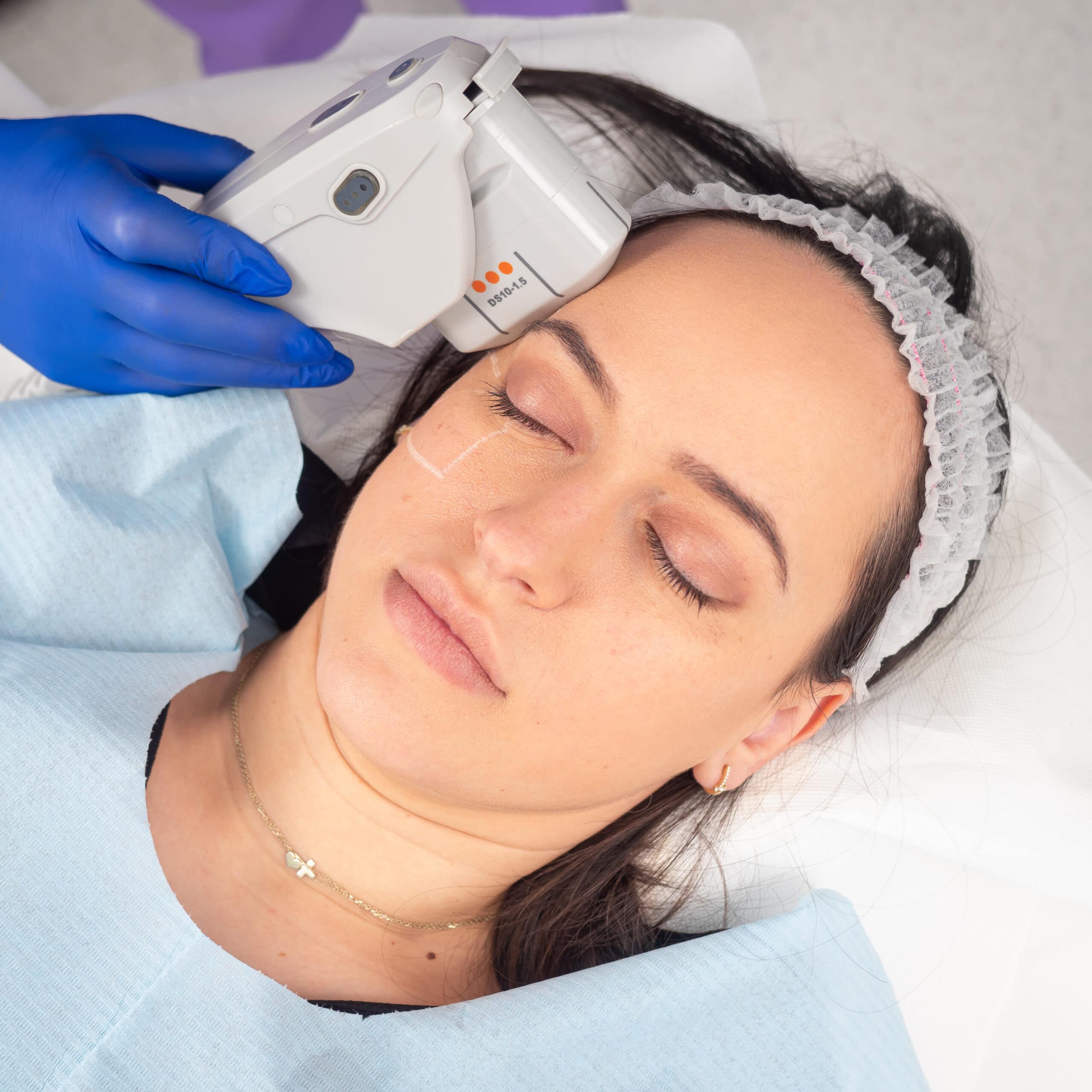 Liftingul facial fara operatie este cea mai noua metoda de intinerire - Clinica Dr. Negoita
