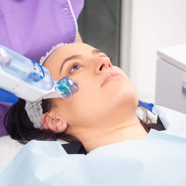 Ședință de tratament facial cu Celule Stem pentru anti-aging, anti-riduri, anti-pete pigmentare, anti-cearcăne și anti-roșeață - imagine 10