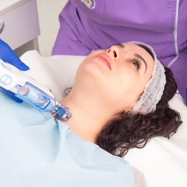 Ședință de tratament facial cu Celule Stem pentru anti-aging, anti-riduri, anti-pete pigmentare, anti-cearcăne și anti-roșeață - imagine 3